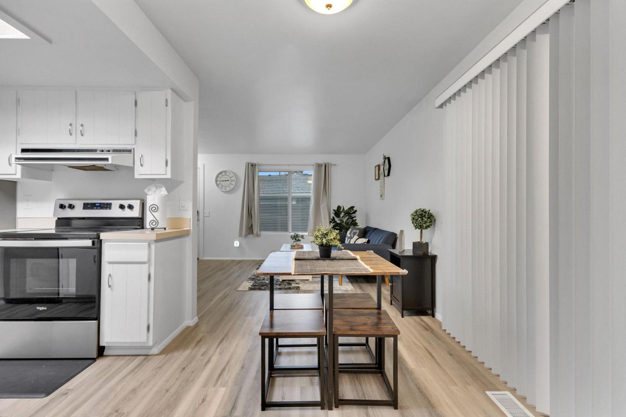 Central Bellevue House Экстерьер фото